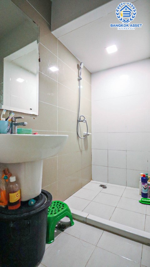 *****ทาวน์เฮ้าส์มือสองย่านนนทบุรี ม.เดอะคอนเนค กาญจนาภิเษก-กันตนา เนื้อที่กว้างขวางถึง 21.4 ตร.ว. ฟังก์ชัน 3 ห้องนอน 2 ห้องน้ำ 2 ที่จอดรถ บนทำเลศักยภาพ เดินทางสะดวก ใกล้รถไฟฟ้าสายสีม่วง "สถานีตลาดบางใหญ่", เซ็นทรัลเวสต์เกต และทางด่วน "ศรีรัช" ราคาถูกสุดในย่านนี้!